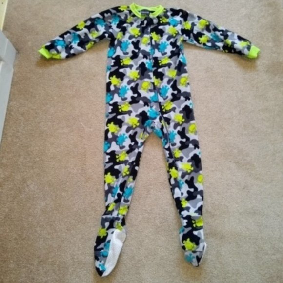 Boys Fleece Footed Pajamas Sleeper Camo Skulls 4 - Picture 1 of 5